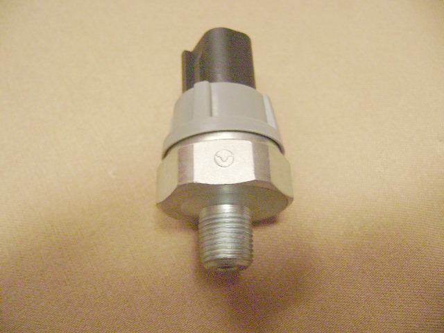 photo for 1002800-EG01 - PRESSURE SENSOR-ENGINE OIL  /  Датчик давления масла