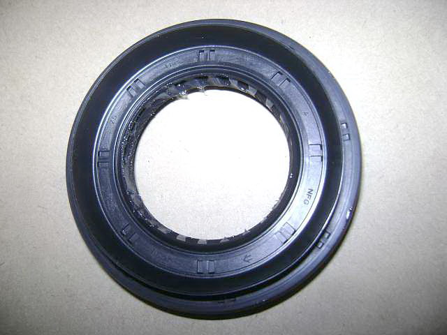 2402200-D01 for WINGLE5 GREAT WALL photo for 2402200-D01 - OIL SEAL ASSEMBLY, DRIVE BEVEL GEAR / САЛЬНИК ВЕДУЩЕЙ ШЕСТЕРНИ ЗАД.МОСТА GW И XK (42Х75Х11/18/9)